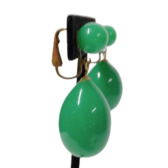 SOLD Vintage Large Green Jade Clip-On Earrings - Picture 7 of 8